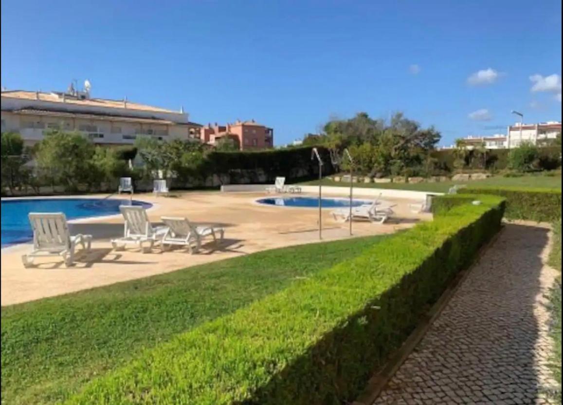 Atp. Areias Da Rocha Apartment Портиман Екстериор снимка