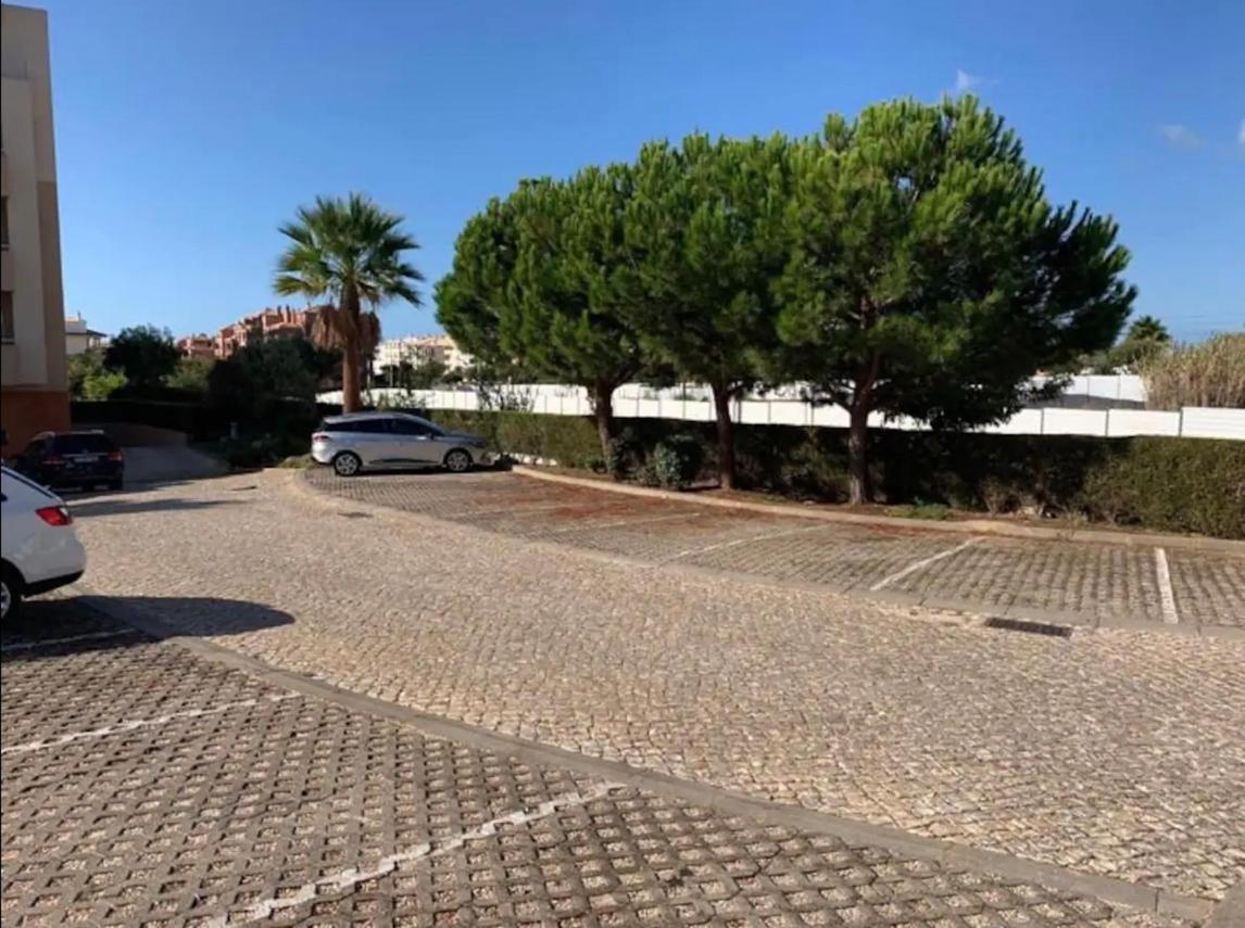 Atp. Areias Da Rocha Apartment Портиман Екстериор снимка